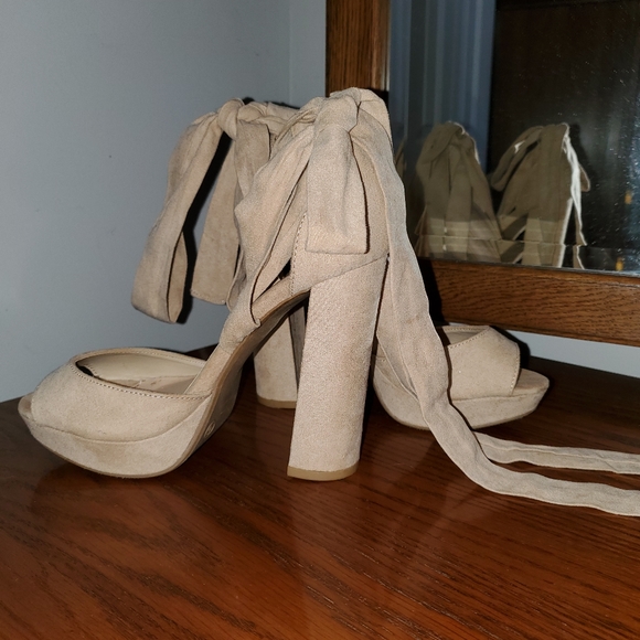 Wild Diva Heels ✨️ - Picture 2 of 11